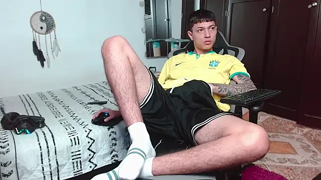 Snapshot of aaron_blug chatting on 21, 12, 2024 aaron blug online show from 21, 12, 2024