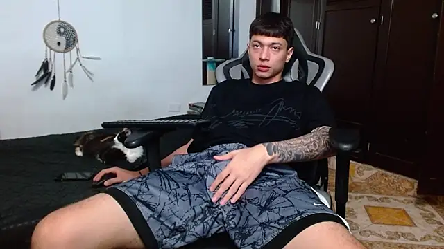 Snapshot of aaron_blug chatting on 23, 1, 2025 aaron blug online show from 23, 1, 2025