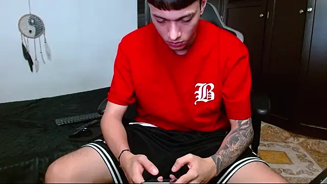 Snapshot of aaron_blug chatting on 24, 1, 2025 aaron blug online show from 24, 1, 2025