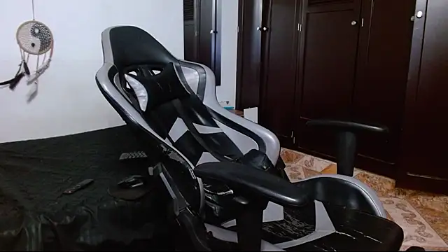 Snapshot of aaron_blug chatting on 25, 1, 2025 aaron blug online show from 25, 1, 2025