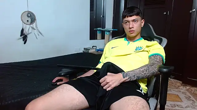 Snapshot of aaron_blug chatting on 1, 2, 2025 aaron blug online show from 1, 2, 2025