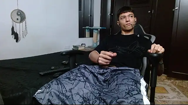 Snapshot of aaron_blug chatting on 3, 2, 2025 aaron blug online show from 3, 2, 2025