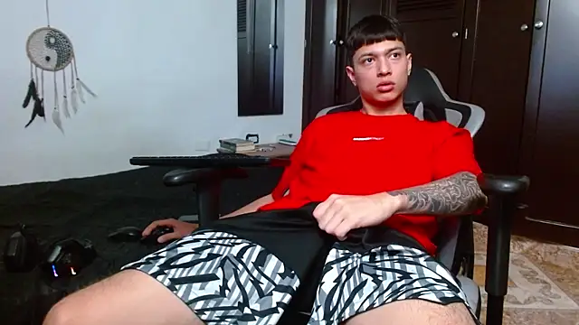 Snapshot of aaron_blug chatting on 6, 2, 2025 aaron blug online show from 6, 2, 2025