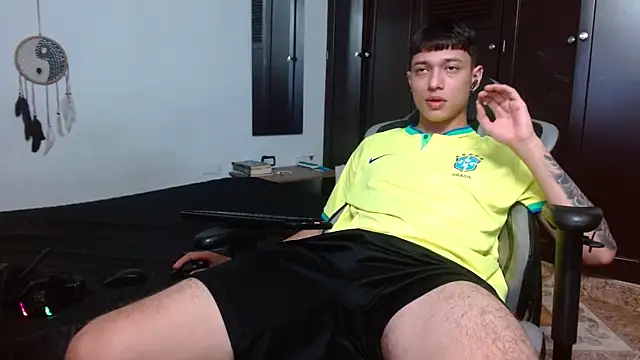 Snapshot of aaron_blug chatting on 7, 2, 2025 aaron blug online show from 7, 2, 2025