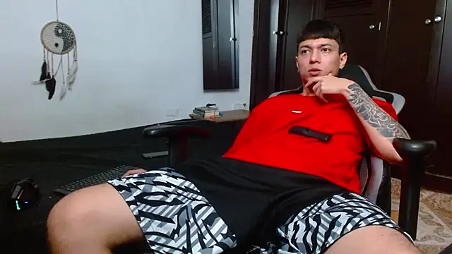 Snapshot of aaron_blug chatting on 12, 2, 2025 aaron blug online show from 12, 2, 2025