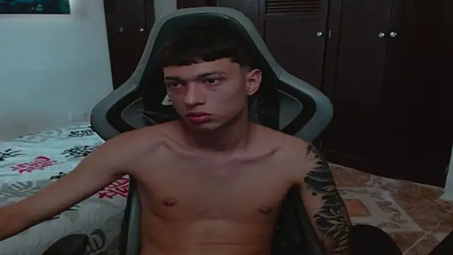 Snapshot of aaron_blug chatting on 19, 3, 2025 aaron blug online show from 19, 3, 2025