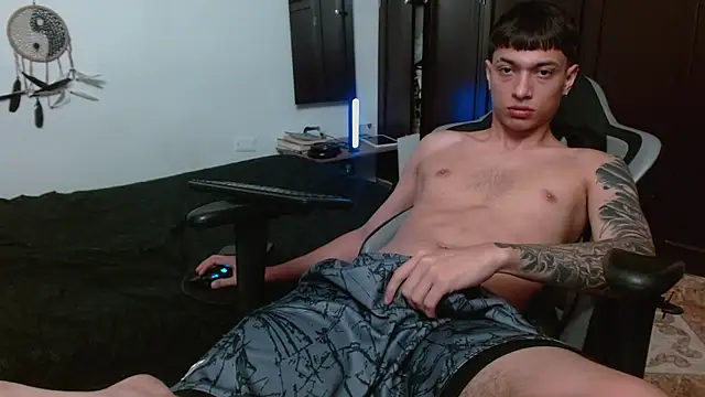 Snapshot of aaron_blug chatting on 30, 9, 2025 aaron blug online show from 30, 9, 2025