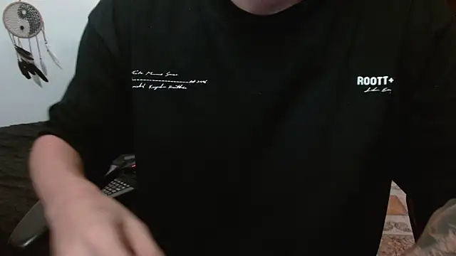 Snapshot of aaron_blug chatting on 13, 10, 2025 aaron blug online show from 13, 10, 2025