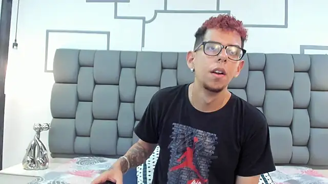 Derek and Skarlet online show from 11, 9, 2025