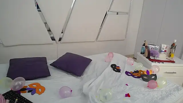 Snapshot of _Miaaleon chatting on 4, 3, 2025 Miaaleon online show from 4, 3, 2025