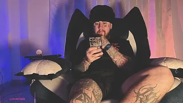 Ash gusbig online show from 7, 4, 2026