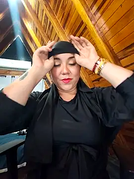 Snapshot of AmbarBurhan chatting on 10, 9, 2025 AmbarBurhan online show from 10, 9, 2025