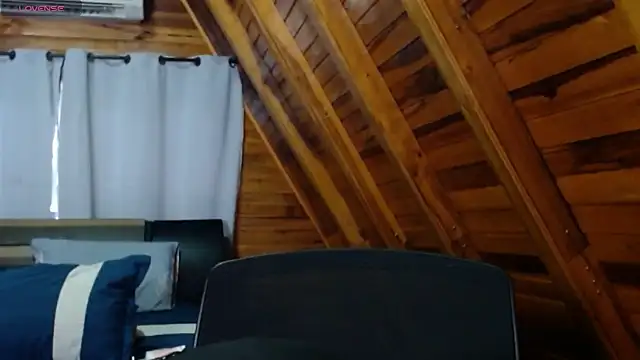 Snapshot of AmbarBurhan chatting on 9, 10, 2025 AmbarBurhan online show from 9, 10, 2025