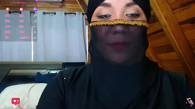 Snapshot of AmbarBurhan chatting on 12, 11, 2025 AmbarBurhan online show from 12, 11, 2025