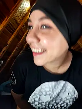 Snapshot of AmbarBurhan chatting on 13, 12, 2025 AmbarBurhan online show from 13, 12, 2025