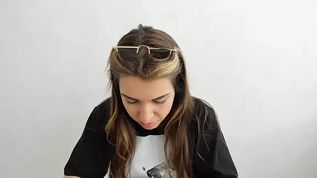 Snapshot of Summmmersky chatting on 22, 3, 2025 Summmmersky online show from 22, 3, 2025