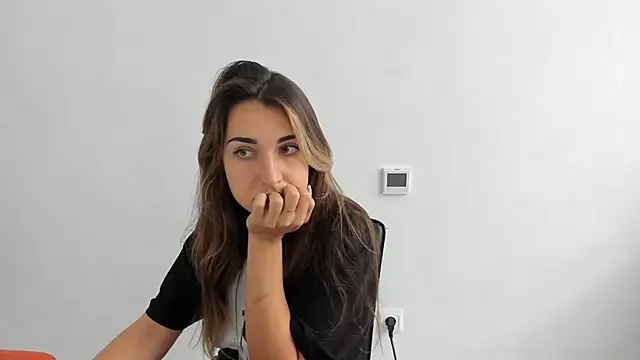 Snapshot of Summmmersky chatting on 27, 10, 2025 Summmmersky online show from 27, 10, 2025