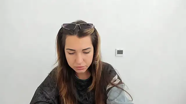 Snapshot of Summmmersky chatting on 12, 11, 2025 Summmmersky online show from 12, 11, 2025