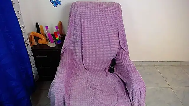 Snapshot of hot_girl01_hanna chatting on 30, 11, 2025 hot girl01 hanna online show from 30, 11, 2025