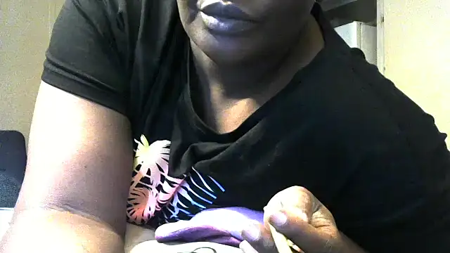 Snapshot of EbonyFetishQueen chatting on 7, 11, 2025 EbonyFetishQueen online show from 7, 11, 2025