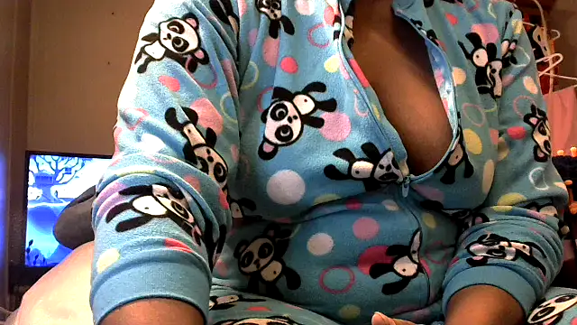 Snapshot of EbonyFetishQueen chatting on 11, 11, 2025 EbonyFetishQueen online show from 11, 11, 2025