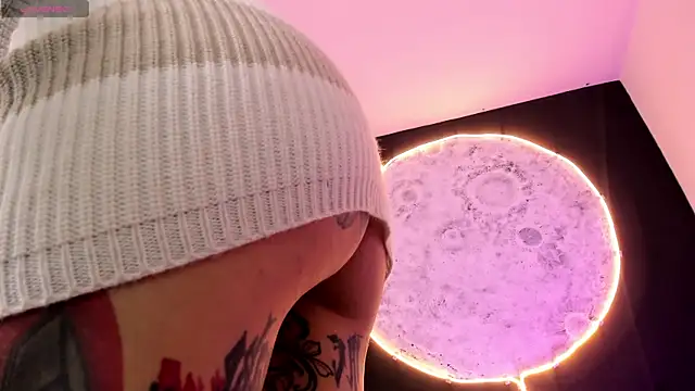 GinebraaFox  online show from 1, 3, 2025