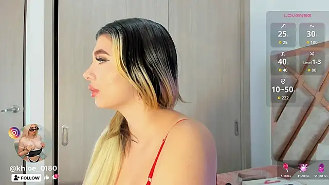 Snapshot of khloe__018 chatting on 21, 11, 2025 khloe 018 online show from 21, 11, 2025