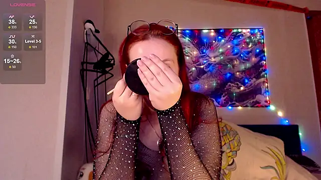 Snapshot of VanessaLincum chatting on 28, 10, 2025 VanessaLincum online show from 28, 10, 2025