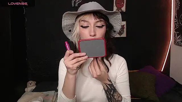 Snapshot of niakat_ chatting on 16, 9, 2025 niakat  online show from 16, 9, 2025