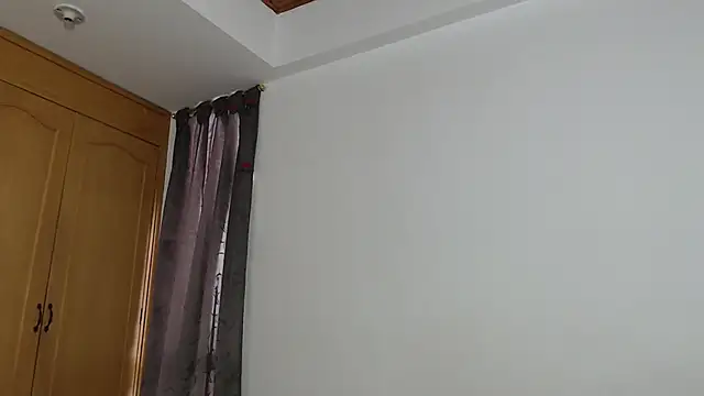 Snapshot of Sharickleon11 chatting on 5, 1, 2025 Sharickleon11 online show from 5, 1, 2025