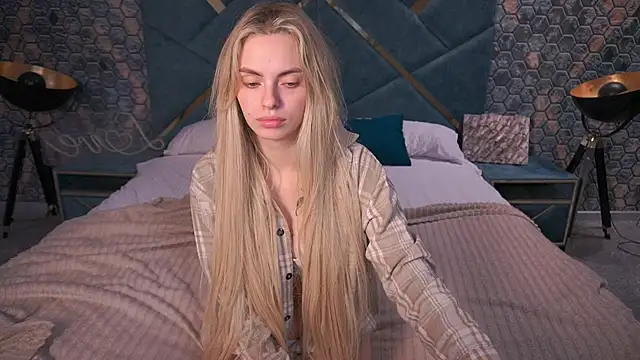 Snapshot of ChloeBrightt chatting on 25, 11, 2025 ChloeBrightt online show from 25, 11, 2025