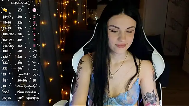 Snapshot of Mary___Moore chatting on 13, 12, 2024 Mary Moore online show from 13, 12, 2024