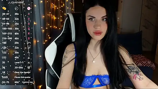 Snapshot of Mary___Moore chatting on 18, 12, 2024 Mary Moore online show from 18, 12, 2024