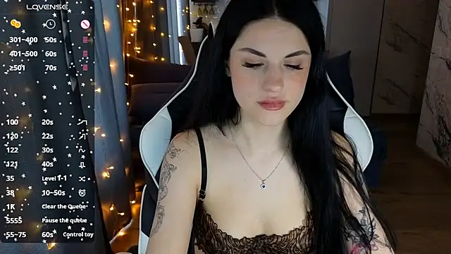 Snapshot of Mary___Moore chatting on 4, 2, 2025 Mary Moore online show from 4, 2, 2025