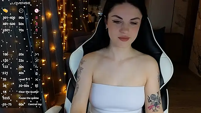 Snapshot of Mary___Moore chatting on 12, 2, 2025 Mary Moore online show from 12, 2, 2025