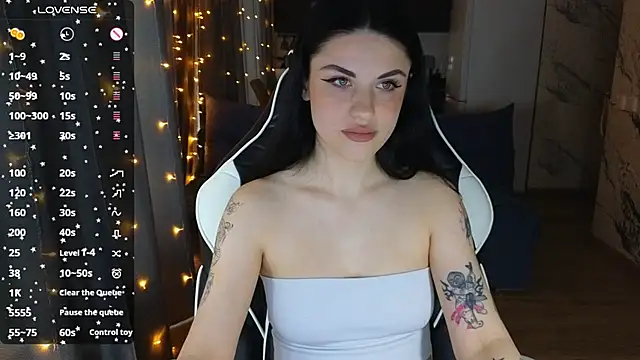 Snapshot of Mary___Moore chatting on 4, 3, 2025 Mary Moore online show from 4, 3, 2025