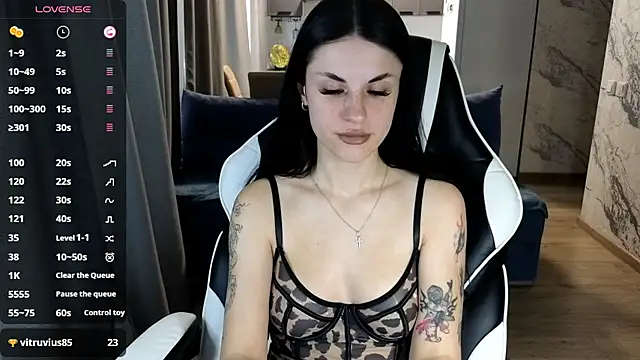 Snapshot of Mary___Moore chatting on 10, 10, 2025 Mary Moore online show from 10, 10, 2025