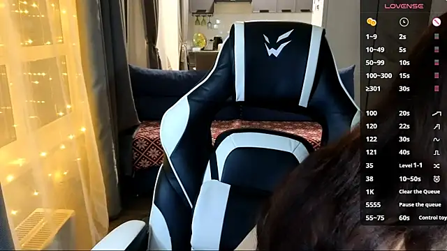 Snapshot of Mary___Moore chatting on 13, 11, 2025 Mary Moore online show from 13, 11, 2025