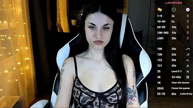 Snapshot of Mary___Moore chatting on 22, 11, 2025 Mary Moore online show from 22, 11, 2025