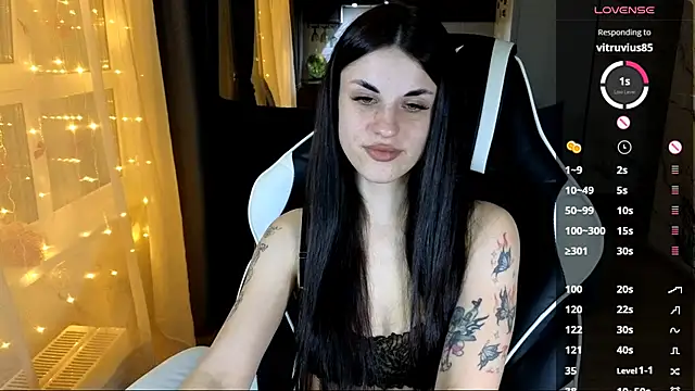 Snapshot of Mary___Moore chatting on 23, 11, 2025 Mary Moore online show from 23, 11, 2025