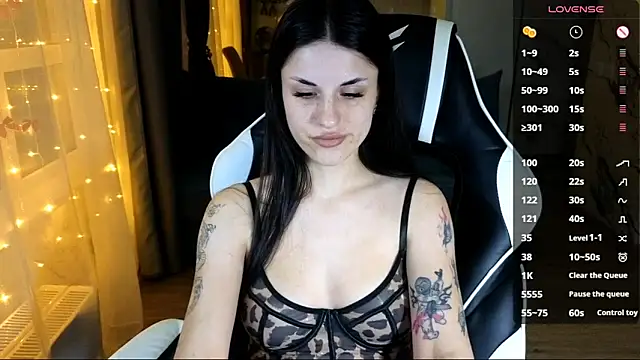 Snapshot of Mary___Moore chatting on 5, 12, 2025 Mary Moore online show from 5, 12, 2025