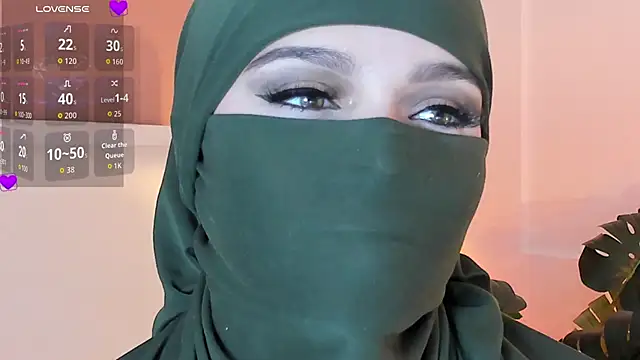 Snapshot of anna-henao chatting on 4, 10, 2025 anna-henao online show from 4, 10, 2025