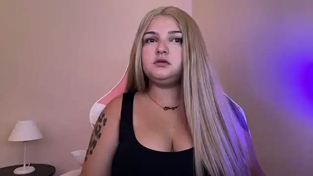 SweetPaige  online show from 6, 3, 2025