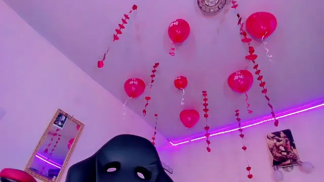 naomy  xx online show from 18, 2, 2025