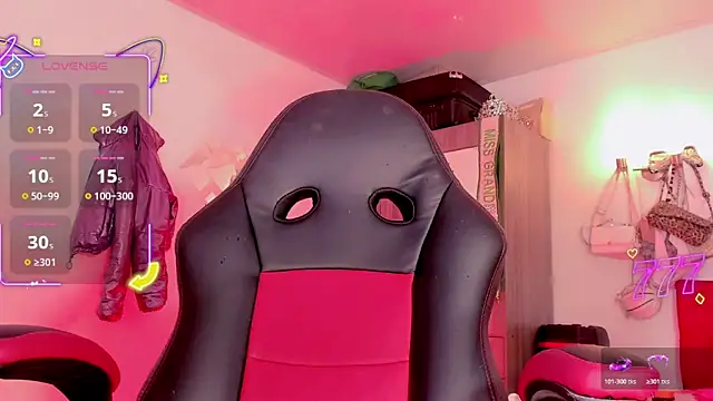 naomy  xx online show from 9, 6, 2026