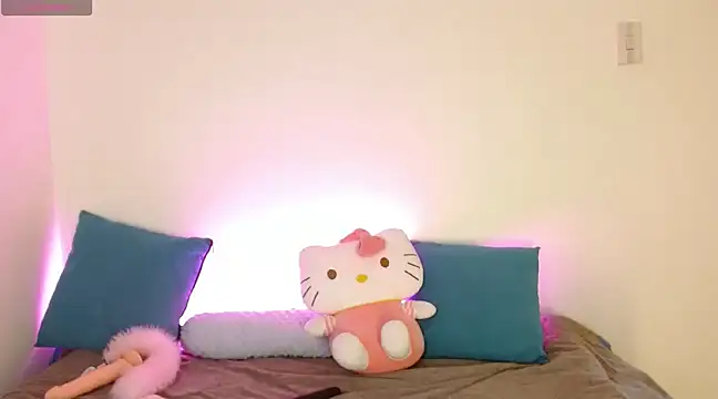 kittycatw online show from 4, 12, 2024
