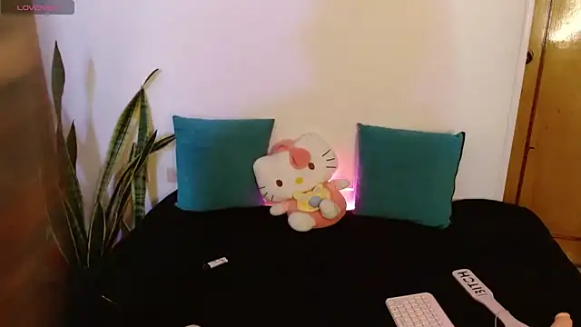 Snapshot of kittycatw chatting on 17, 12, 2025 kittycatw online show from 17, 12, 2025