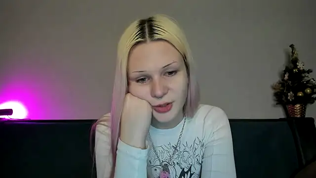 Snapshot of sashakiss99 chatting on 9, 12, 2024 sashakiss99 online show from 9, 12, 2024