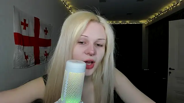 Snapshot of sashakiss99 chatting on 28, 2, 2025 sashakiss99 online show from 28, 2, 2025