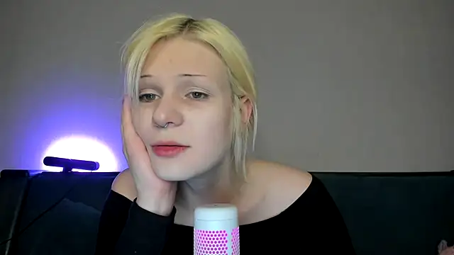 Snapshot of sashakiss99 chatting on 5, 3, 2025 sashakiss99 online show from 5, 3, 2025